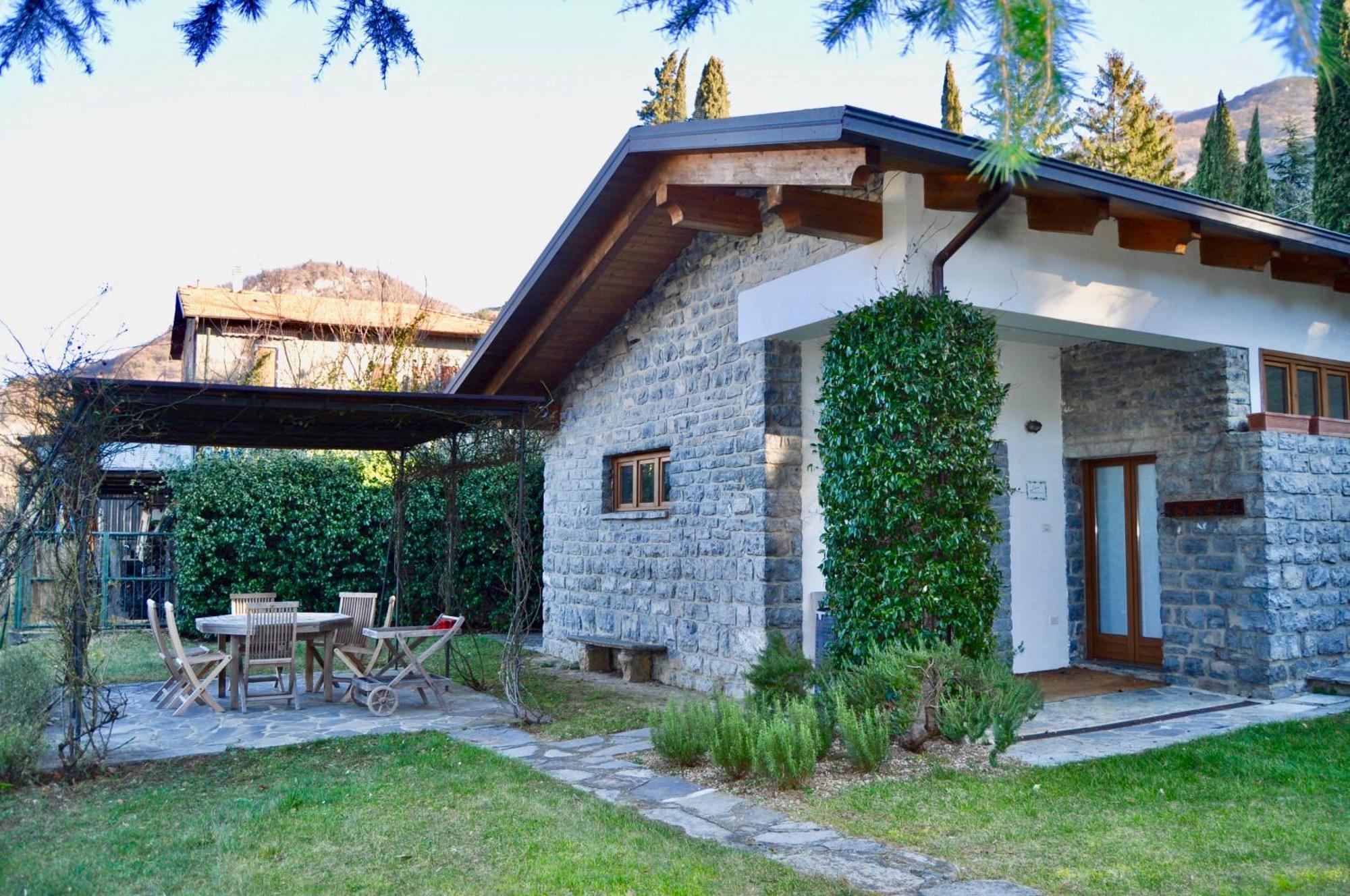 Agriturismo Castello Di Vezio Varenna Buitenkant foto